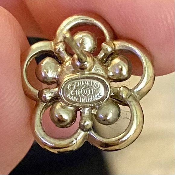 CHANEL CC BOUTON DE CAMÉLIA AJOURÉ STUD EARRINGS - Picture 3 of 7